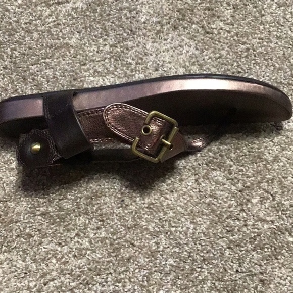 🆕Sandal in bronze w/brown accents - Picture 3 of 3